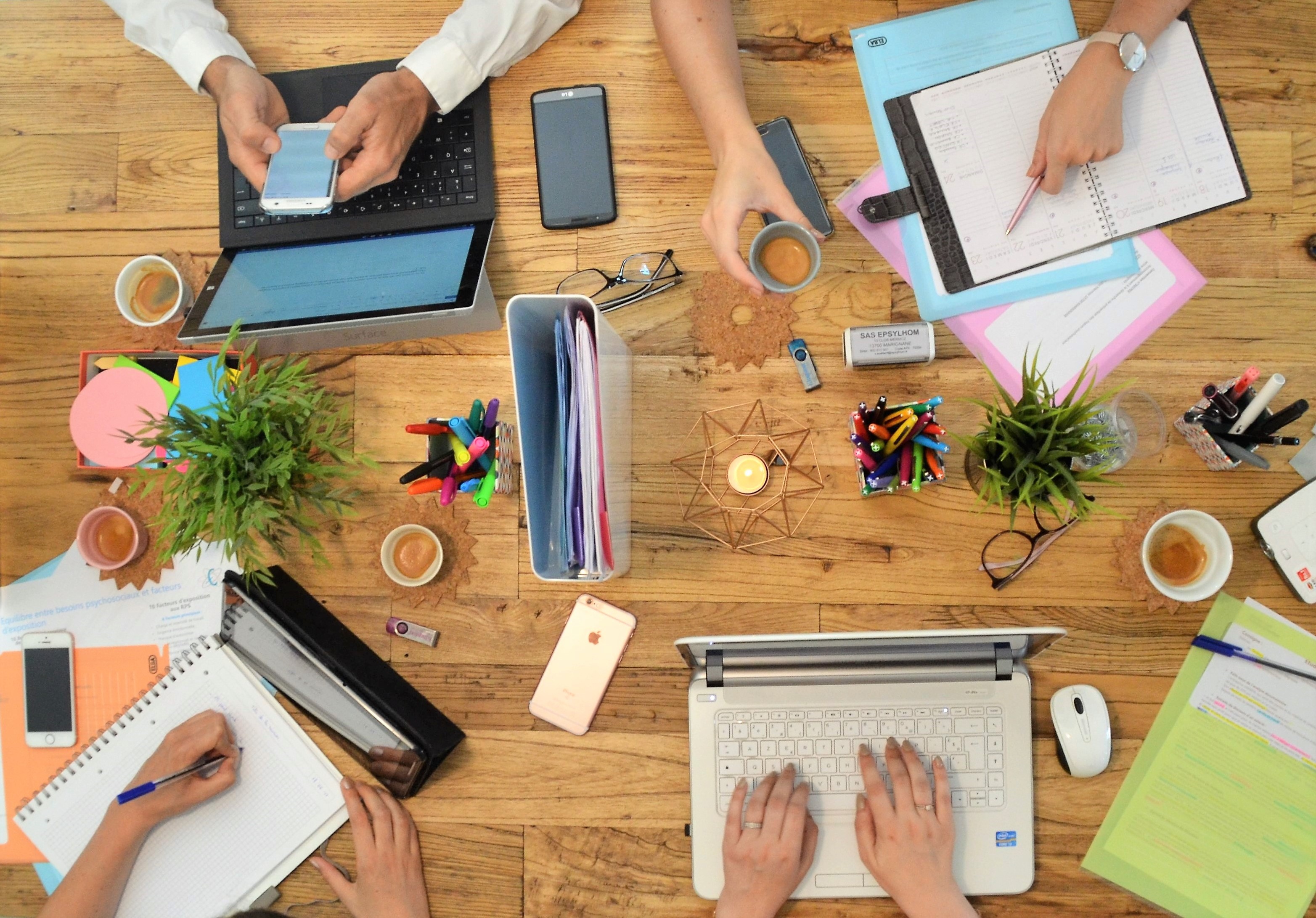 bureau espace de travail collectif